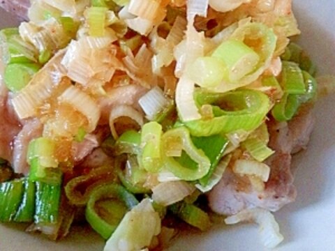 鶏もも肉焼き☆たっぷりネギ塩 ゴマ油の風味